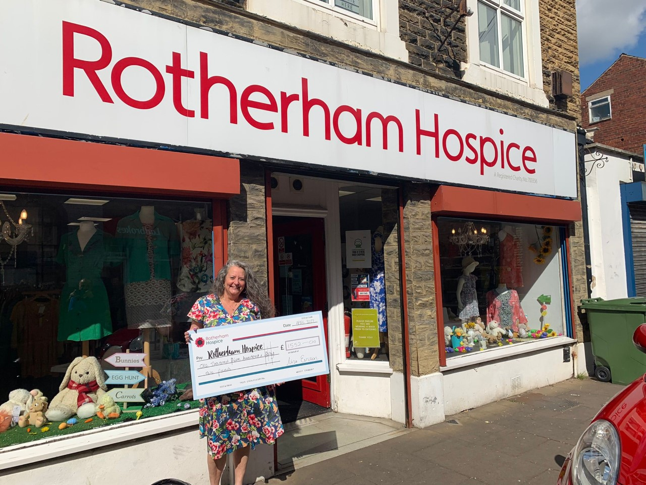 Lisa Evison giant cheque for Rotherham Hospice
